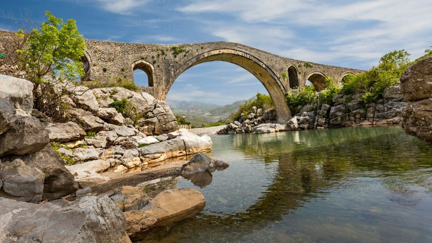 Pont Mesi, Albanie